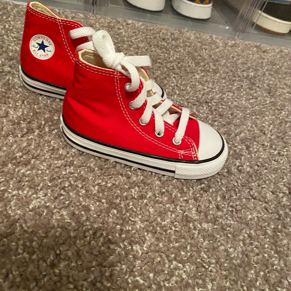 Chuck Taylor’s ( converse ) red … brand new size 7 in baby (toddler)